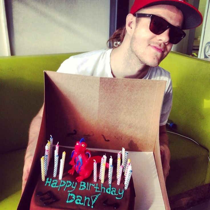 Hoje eh aniversario do dan   um anjinho te amo 

happy birthday dan Reynolds 