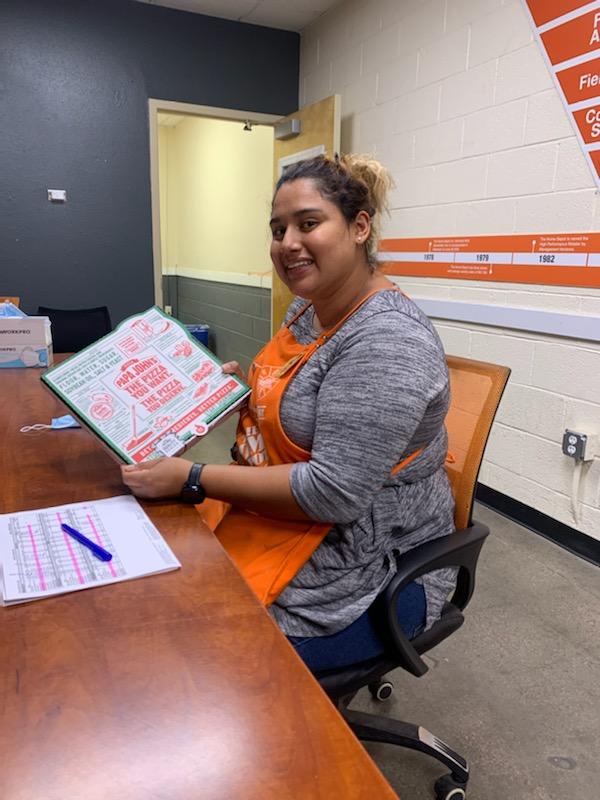 THD_Ira's tweet photo. Personal pizzas for DS Appreciation at #0455 today. Thank you for all you do!! #D287WeAreTheBar @rebekahford05 @EricGHD2 @SualezLiliana https://t.co/kM18FuefMT