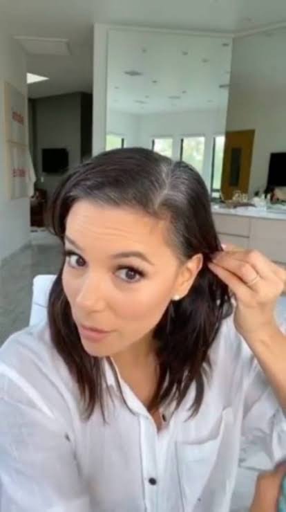 さとみこちゃん 白髪染めのcm見てたら あれ この女優さん知ってる って思って調べたのよ そしたら アタシの大好きな海外ドラマ デスパレートな妻たち の女優さんだったわ ハリウッド女優は白髪を染めてるだけでもキレイねぇ