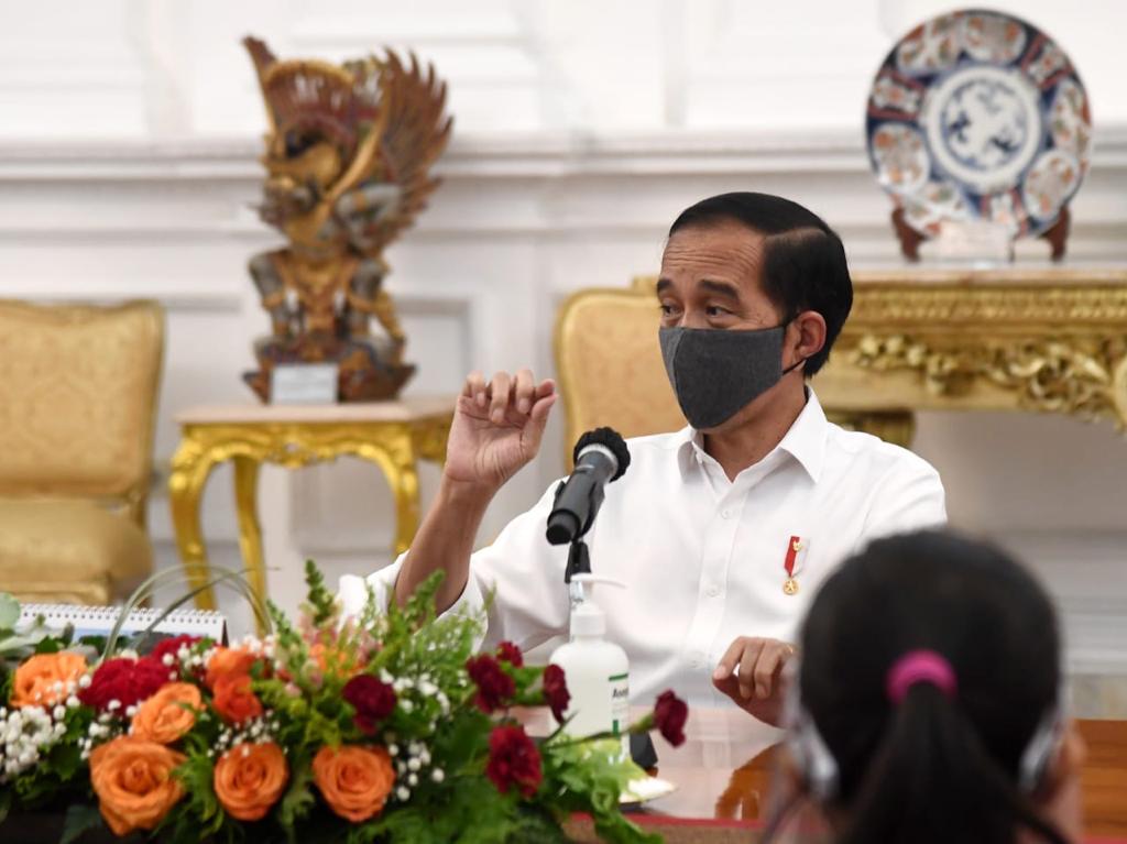 Pemerintah membahas kemungkinan penerapan sanksi bagi masyarakat yang tidak mematuhi protokol kesehatan. Sanksinya bisa berupa denda, kerja sosial, atau hukuman tindak pidana ringan. 

Penerapan sanksi ini diharapkan membuat masyarakat lebih patuh terhadap protokol kesehatan.