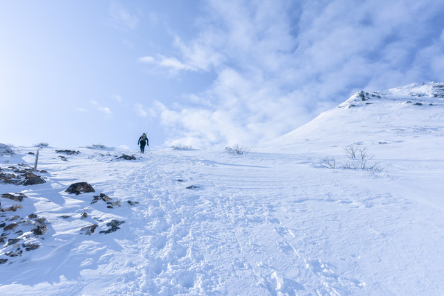 ぱくたそ公式 フリー素材 安達太良山を登る登山者のフリー素材 写真 撮影 Redsugar T Co Cb8tgdypr5 ぱくたそ