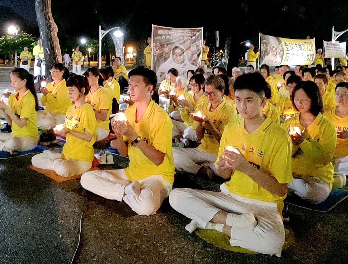 WygFpFinMwRdXhM's tweet photo. 法輪功反迫害21周年之際，來自中華民國台灣屏東地區的部分法輪功學員 提前於7月11日 在千禧公園集會，舉辦講真相及「反迫害7.20燭光悼念會」活動。
呼籲當今世人認清中共假、惡、鬥本質，選擇站在法輪功「真 善 忍」一邊，協助制止迫害！ https://t.co/3cktlldjDx