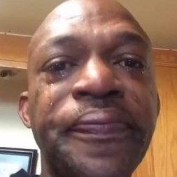 karicaceresr_'s tweet photo. Yo a los 10 años viendo Titanic con "My heart will go on" de fondo, como si supiera algo del amor o de inglés https://t.co/OXREWBzu8W