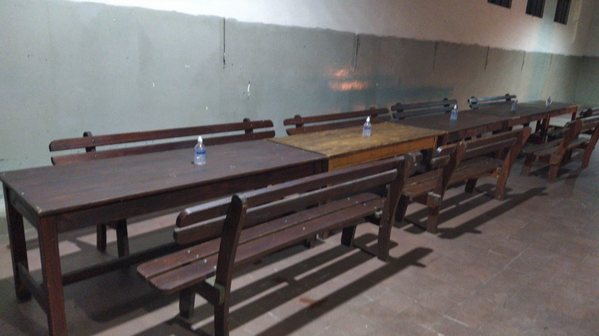 MDN_Uruguay's tweet image. Las instalaciones del cuartel del Ejército en la avenida Instrucciones, está listo para recibir a personas en situación de calle que pueda llevar el Mides. Se les dará abrigo, ducha caliente, asistencia sanitaria y alimentos.