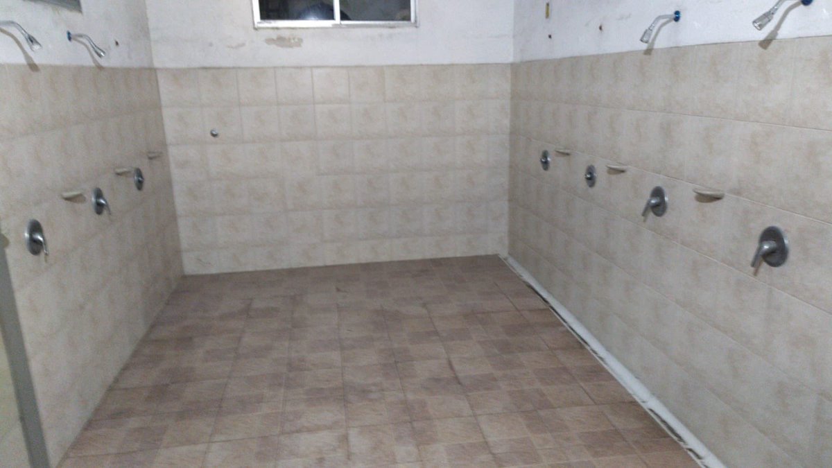 MDN_Uruguay's tweet image. Las instalaciones del cuartel del Ejército en la avenida Instrucciones, está listo para recibir a personas en situación de calle que pueda llevar el Mides. Se les dará abrigo, ducha caliente, asistencia sanitaria y alimentos.