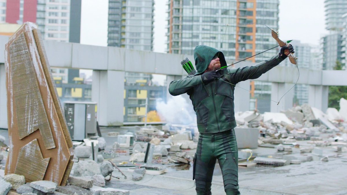 BEST MAIN CHARACTER 🏆

🥈 Oliver Queen/Green Arrow (3251 votes)