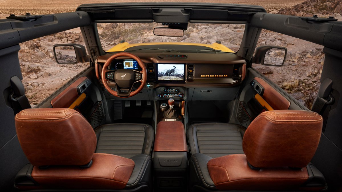 therealautoblog's tweet photo. 2021 #FordBronco comes out kicking with impressive specs and innovative design: https://t.co/DQ0ev7gwIv https://t.co/dbsoZmStbF