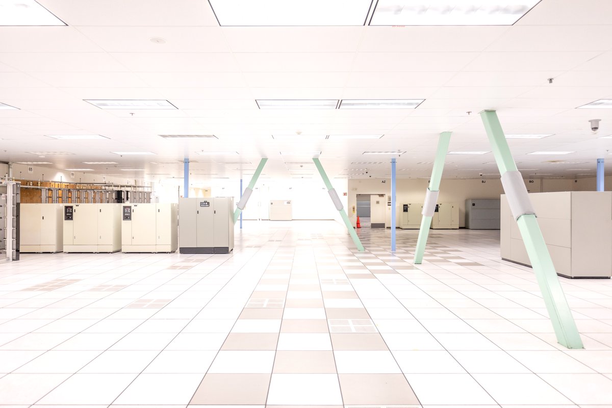 scottbkingston's tweet photo. 1st time for sale in 20 years!

168,000 sqft of high-tech space on 15 acres @ Douglas &amp; N Sunrise.

8MW of power, 703 parking stalls - perfect for tech use or to redevelop!

Offered @ $20 million or $84 per sf. @TurtonCRE @CityofRoseville 

Contact me, Mark Hefner or @Patrickist. https://t.co/tXLD8k5Dqk