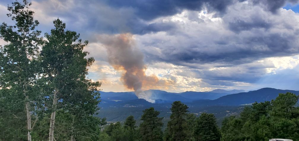 atomicx6637's tweet photo. #ElephantButteFire from our front deck. Hope everyone is evacuating safely. @9news @jeffco https://t.co/v5k0TyU4Iu