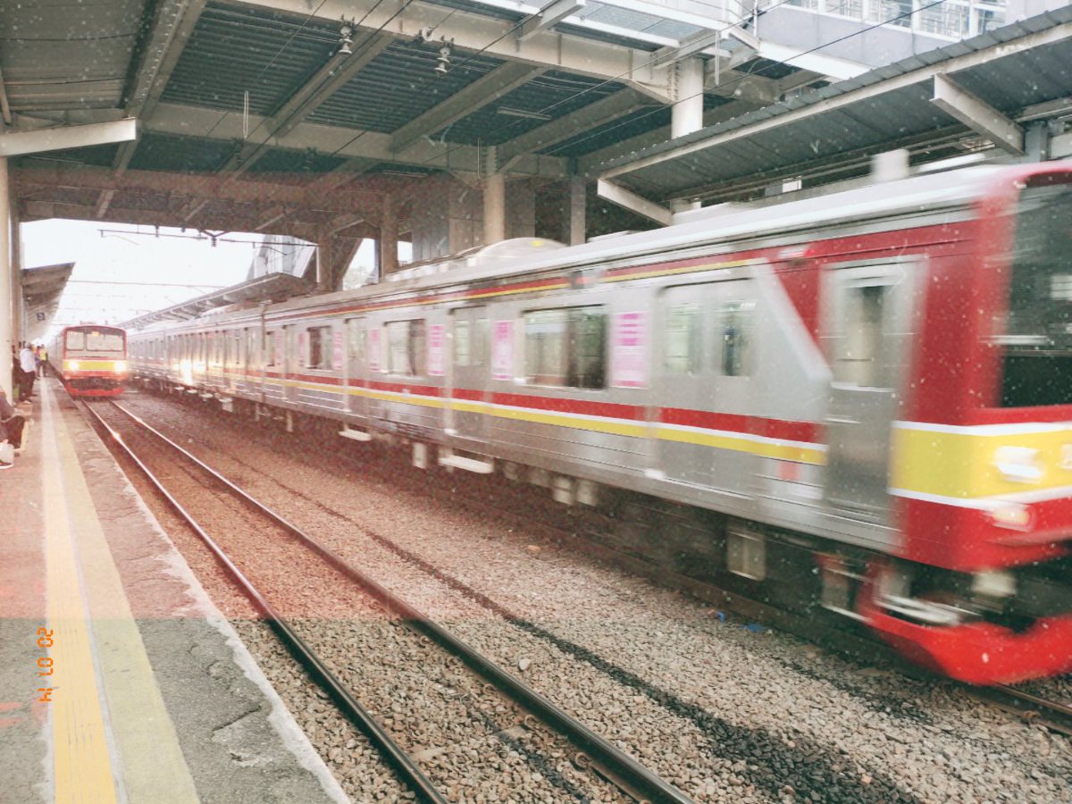 Angger_brrc's tweet photo. Stay save buat teman2 commuter... Jangan lupa tersenyum... @CommuterLine https://t.co/oqFJvBek65