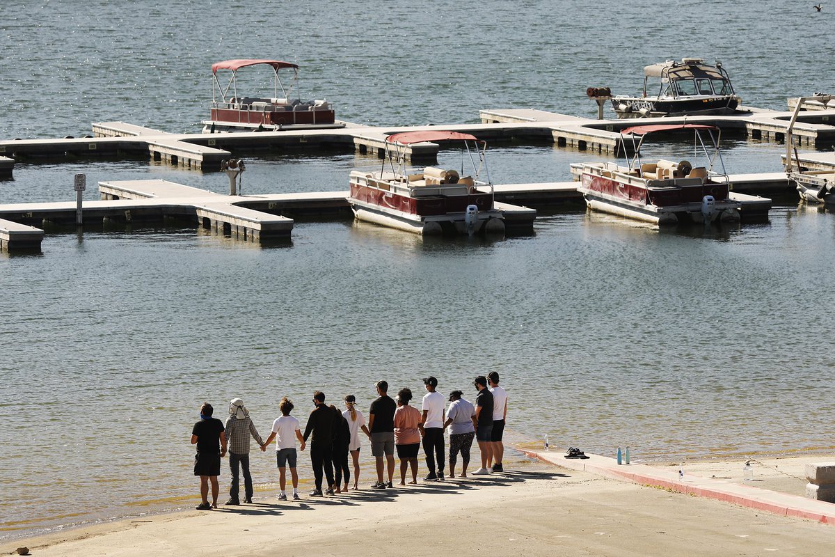 extratv's tweet photo. Some of the stars of #Glee gathered at Lake Piru on Monday, as the sad news broke that #NayaRivera’s body had been found. 

Today also marked the 7-year anniversary of co-star #CoryMonteith’s death. 🙏

The latest: https://t.co/gFV7zWTyrQ https://t.co/W3rxPk6LTu