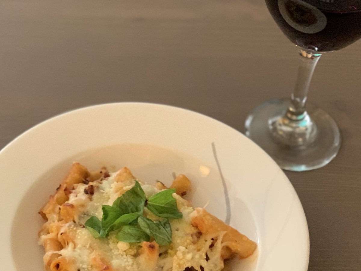 jmertens's tweet photo. You’re welcome, America #bakedziti #cookingwithgreggy #teamfat https://t.co/L1D97V6f89
