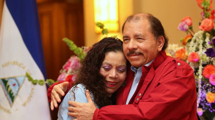 Sobre Nicaragua, Daniel Ortega se ha convertido en la pesadilla de sus ciudadanos. Sus más de 20 años de involucramiento, en la transición y luego en la presidencia, lo han convertido en uno de los mandatarios más repulsivos y peligrosos, siguiendo el juego de los Castro.
