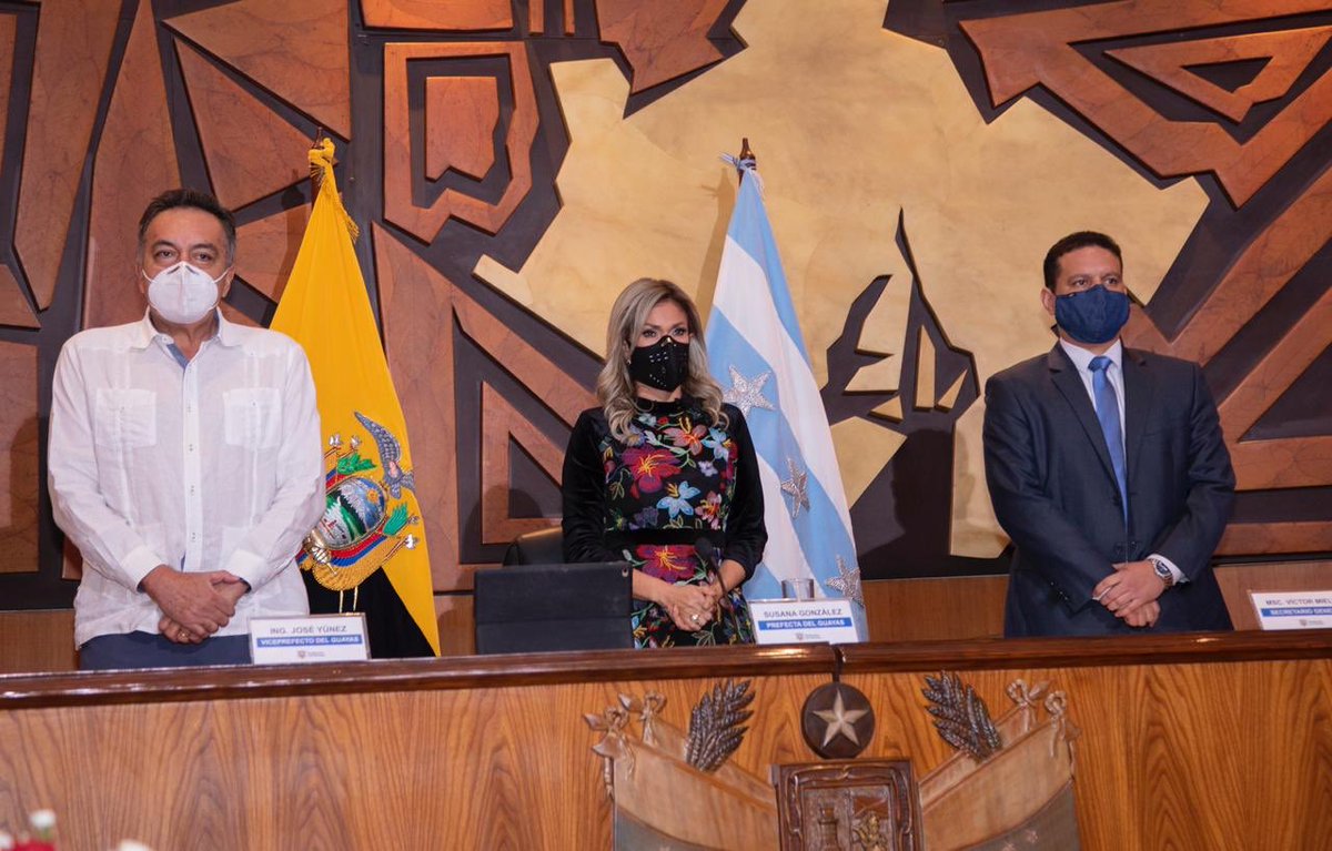 PrefGuayas's tweet photo. La Prefecta del Guayas condecoró a Gaby Pacheco, guayaquileña activista defensora de los derechos de los jóvenes inmigrantes en Estados Unidos. 

Reconocida por liderar una caminata de cuatro meses desde Miami a Washington, y de su labor de activismo. https://t.co/jZ8tRUWgQW