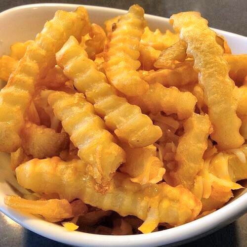 Foodiechats's tweet photo. Q5 #Foodiechats What’s your ultimate splurge topping for your fries? Chili, gravy, beans, lots and lots of Cheese? #NationalFrenchFryDay https://t.co/aBbahLAUsG