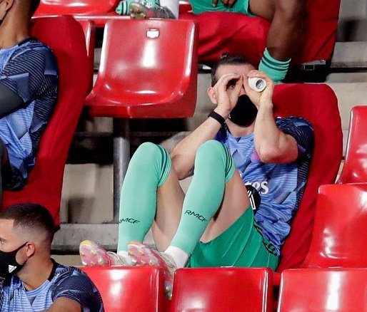 euperigodegol's tweet photo. Bale nos últimos jogos do Real, nem disfarça mais que tá nem aí pro time. https://t.co/2tRZbDCN8L