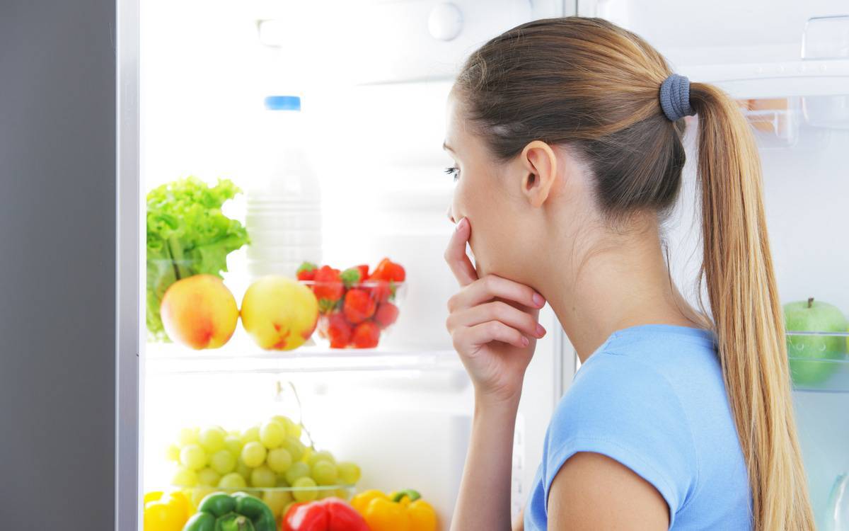 ScrippsHealth's tweet photo. #Quarantine food cravings are no joke — especially since gyms are closed and pantries are easily accessible all day long. If you're having trouble keeping your cravings in check, read these seven helpful tips from our experts and get a free guide 🍕 https://t.co/9Ihz8AoWSg https://t.co/PyyY2Bizo3