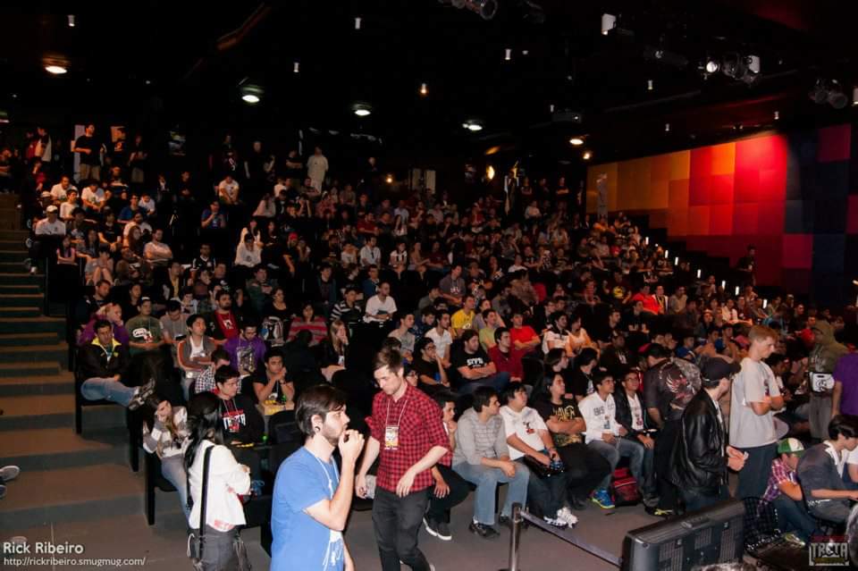 TRTChamp's tweet image. 4 MIL SEGUIDORES BRASIL!! Que alegria amigos muito obrigado, gratidão eterna sempre! O clan vem engordando, só vamos rumo aos 5k! #fgc #Gratidao #4mil