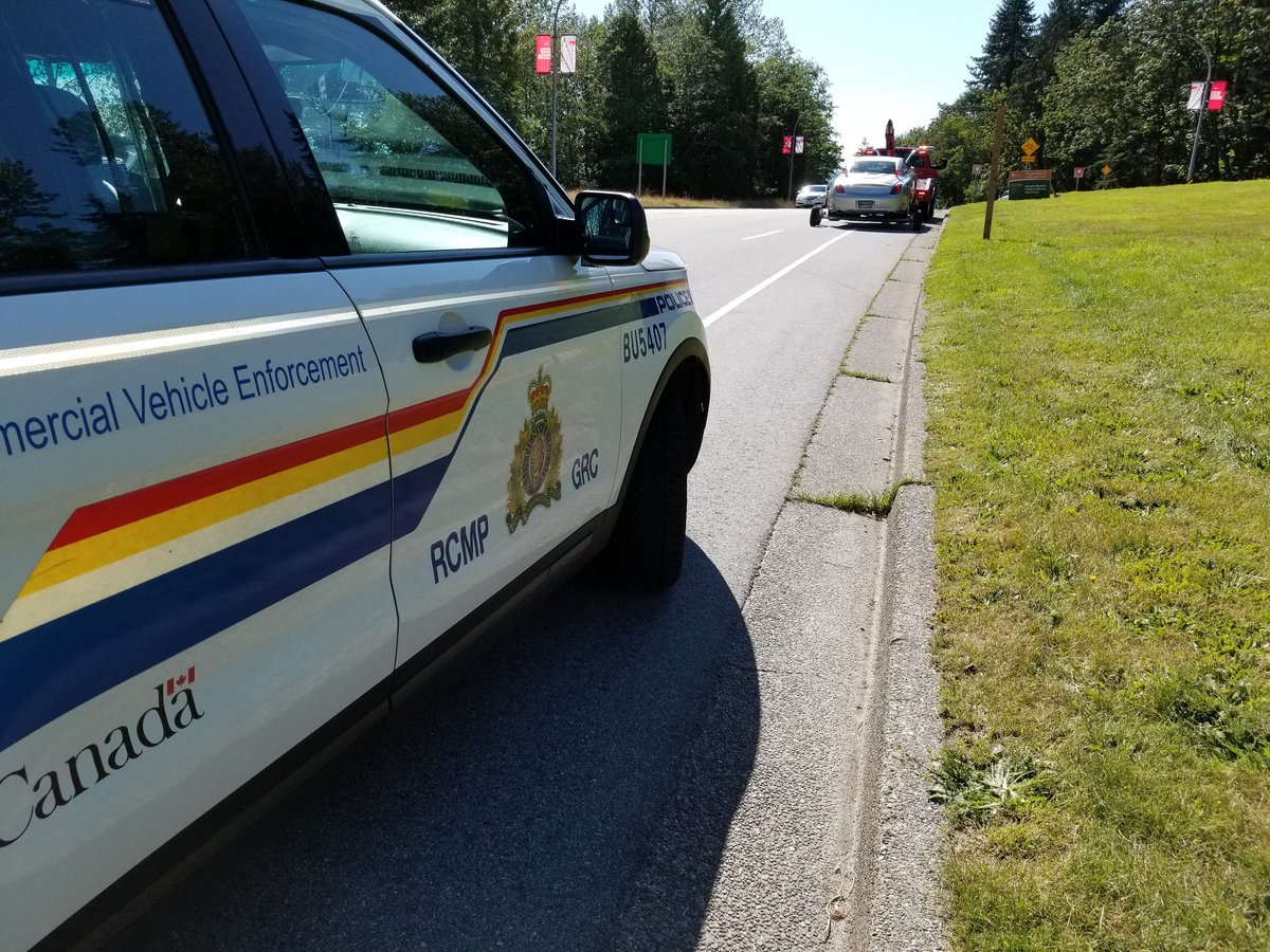 BurnabyRCMP's tweet image. Today our Traffic Officers stopped two excessive speeders on @CityofBurnaby roadways, one 🚗 doing 131 km/hr and the other 🚗 doing 115 km/hr, both in 60 km/hr zones.  We wish to remind drivers to #SlowDown as speed is the focus of this years #OperationSafeDriver