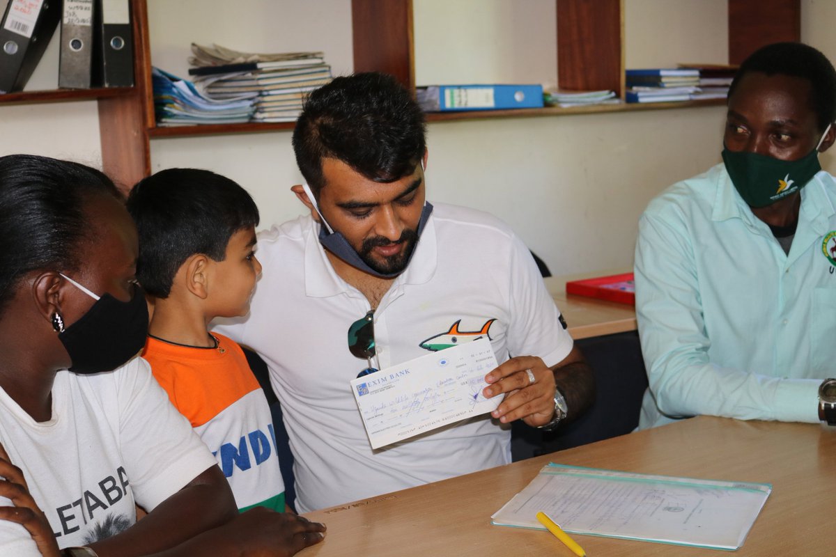 UWEC_EntebbeZoo's tweet photo. Manish Varsani, the CEO #AXCLLUBES group of companies, and his family have donated Ush.10 million to support #lioncubs welfare . It is against this background that he accepted to be a guardian of a male lion cub which he has named Riva Varsani after his 4 -year- old son. https://t.co/7DCPcbpYYZ