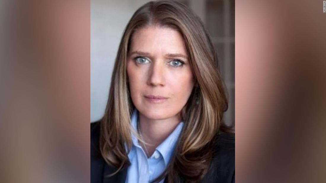 CNNPolitics's tweet photo. Mary Trump is free to promote her tell-all book after judge lifts temporary restraining order https://t.co/AhJdbNCzaP https://t.co/W6fAYhqLAJ