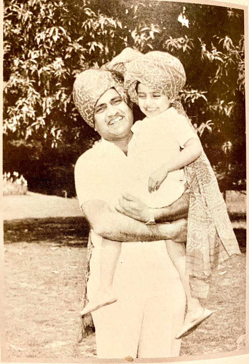 kirtikhatanaa's tweet photo. राजस्थान में
प्रदेश कांग्रेस अध्यक्ष-नाराज़
यूथ कांग्रेस अध्यक्ष-नाराज़
NSUI अध्यक्ष-नाराज़
सेवा दल अध्यक्ष-नाराज़
महिला कांग्रेस अध्यक्ष-नाराज़

ये लड़ाई 
पायलट बनाम गहलोत नही
कांग्रेस बनाम गहलोत है
गहलोत हटाओ कांग्रेस बचाओ
@RahulGandhi @priyankagandhi 
 @kirtikhatana https://t.co/MxnMd2sBV8