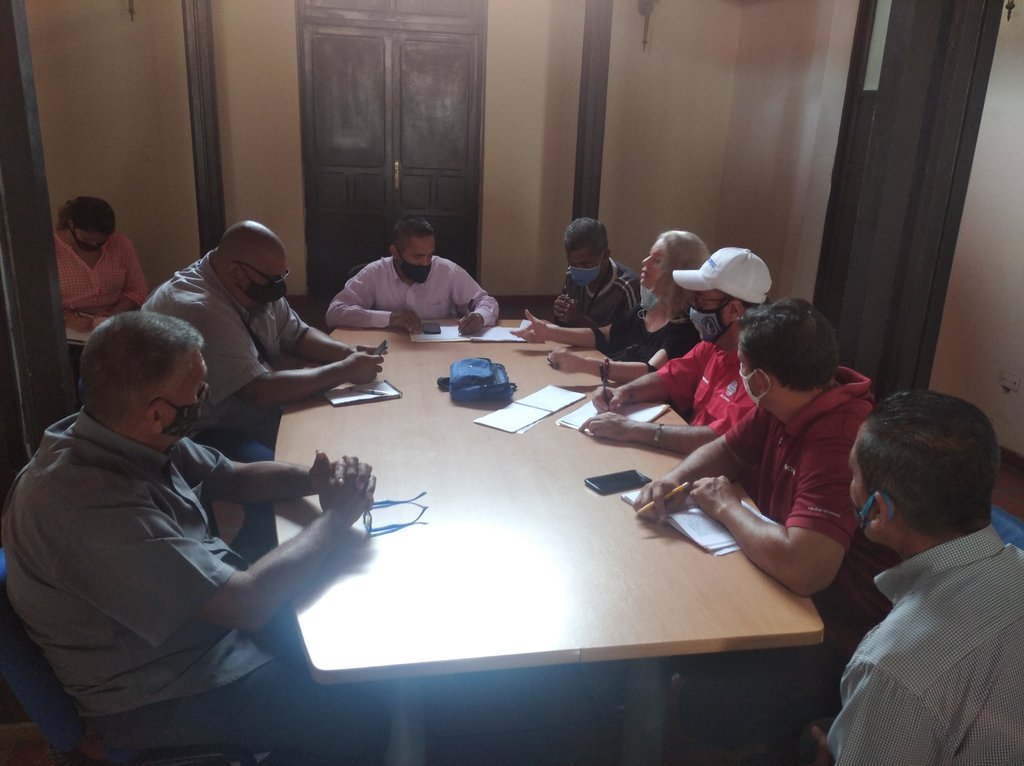 Hoy en la mesa de diálogo con la presencia de la dip. <a href="/20Elianaleal/">ElianaLeal ElEsequiboEsdeVenezuela💛💙♥️</a>  y la directora Regional MPPPST <a href="/Inmar291/">Ingrid Diaz moreno</a>  se acordó crear cronograma por parte de Inspectoria para dar respuesta a los casos ya Sistematizados <a href="/geovannireuma/">Geovanni Jose Peña G</a> <a href="/Inpsasel_vzla/">Inpsasel_vzla</a> <a href="/JCSantelizS/">Johanna C. Santeliz S.</a> <a href="/CaraboboGB/">Gobierno de Carabobo</a>
