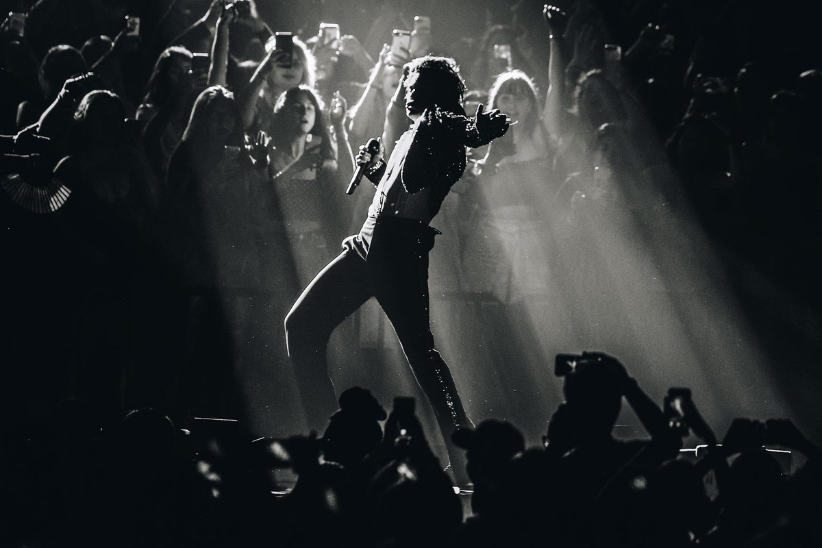 thekiaforum's tweet photo. We want to hear from you! What was your favorite moment from @Harry_Styles’ Live on Tour shows? Share your favorite pictures and videos below! https://t.co/TzuQxtyaA6