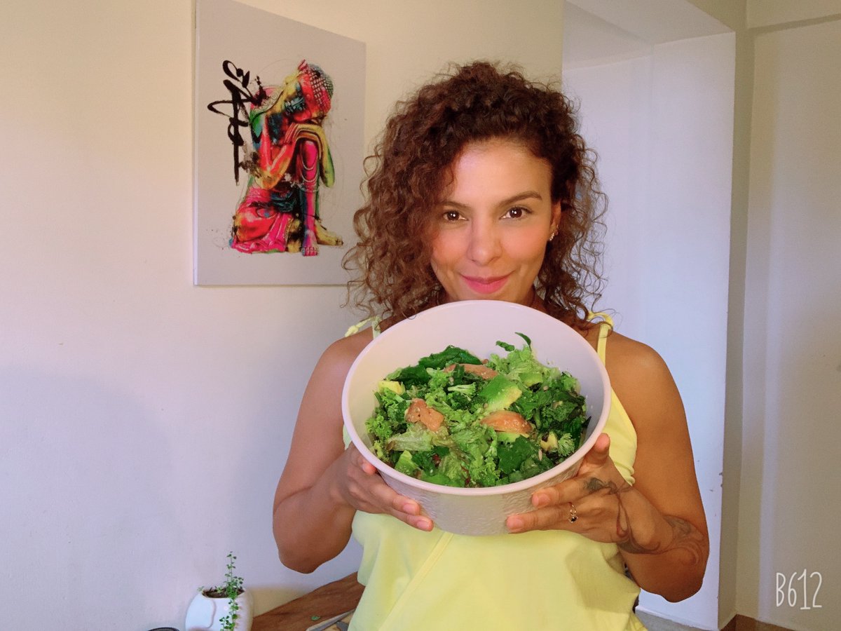 Magdarteaga's tweet photo. Ensalada y Vinagreta. #cuerposano #puravida #recetassaludables https://t.co/sTWY060pWR a través de @YouTube https://t.co/hatXzHVu2Y