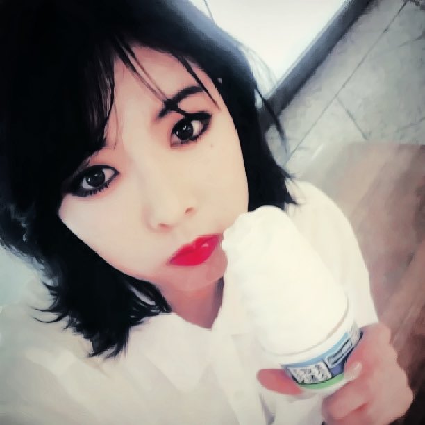 bunnyh_yy's tweet photo. ، 🔪` ᥲll.事件 ⃗updᥲtᥱs ⸝ 喂 : 𝐁𝐔𝐍𝐍𝐘ꜜ O7.13%_追溯 › #CHATSHIRE_HIU ₊ ! ❞
⠀
Estoy mega ansiosa de poder traerles pronto mi próximo comeback y sé que ya andan buscando con cuatro ojos cualquier spoiler. ¡Mientras escuchemos a la diosa !U porque soy #TeamRedQueen! https://t.co/eGnhrbuIrt