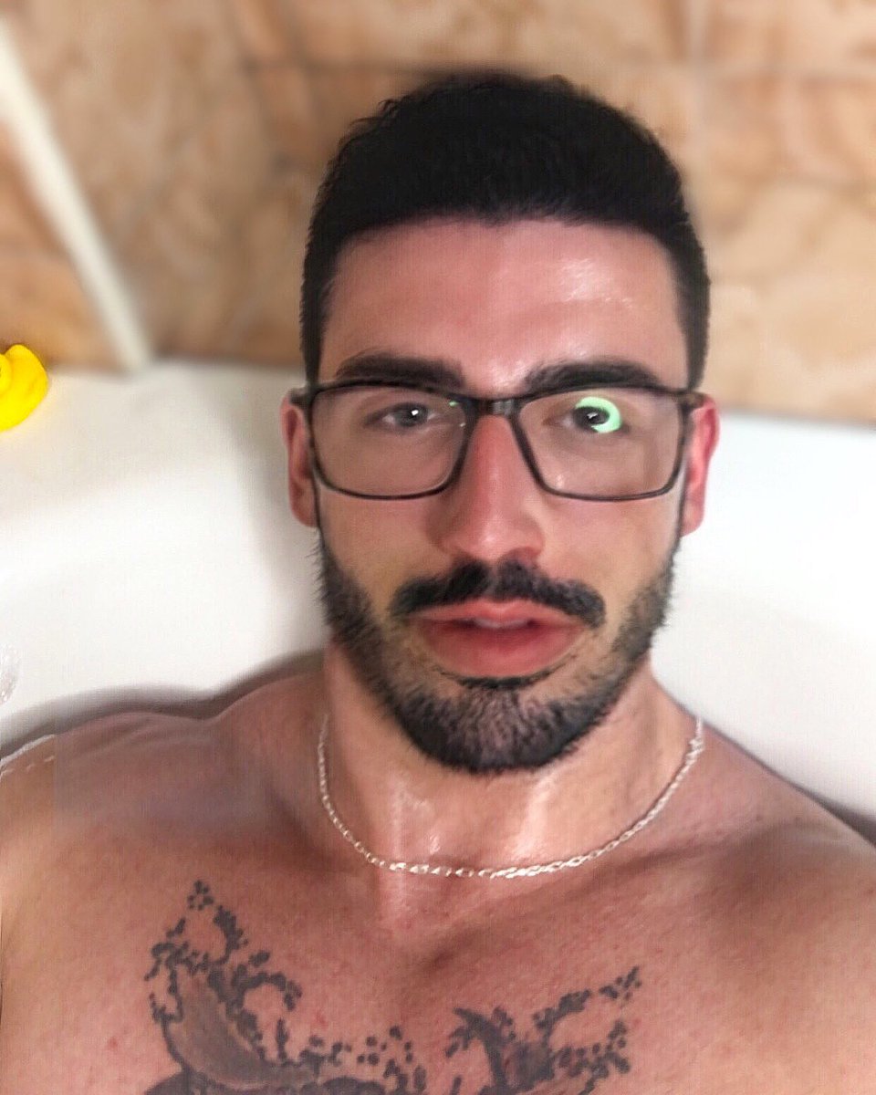 alvarofizzxxx's tweet photo. Compran el pack Álvaro?🤔 https://t.co/qhUZs1110l