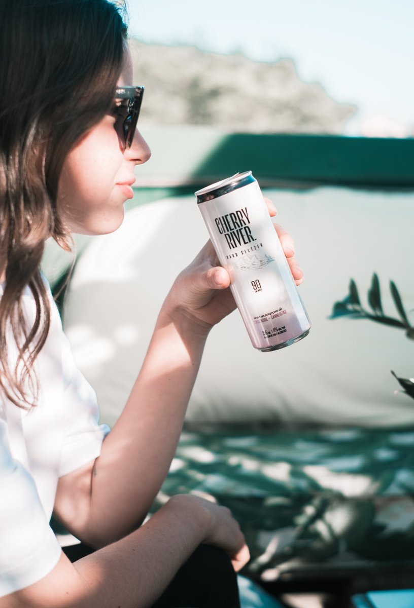 cherryriverca's tweet photo. Notre eau alcoolisée à 90 calories seulement est maintenant en vente dans les épiceries et dépanneurs! Nous voulons savoir votre saveur préférée, allez-y!
▪️ Yuzu et lime
▪️ Cerise noire et canneberge
▪️ Pêche et basilic
#eaualcoolisée #achetezlocal #cherryriver https://t.co/MStQMvUhXY