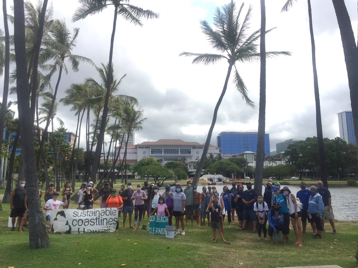 RaphaelatUnited's tweet photo. Mahalo #HNL ohana volunteering 7/11 islandwide beach cleanup w/ Sustainable Coastlines Hawaii♻️kudos UA Catering providing tent, water & snacks! @SustainCoasts #CleanYoBeach #IMUA #BeingUnited #UnitedTogether #WinningTheLines @weareunited @DJKinzelman @ErnieAtUnited @UAjetlagclub https://t.co/rGSmDfC2hc