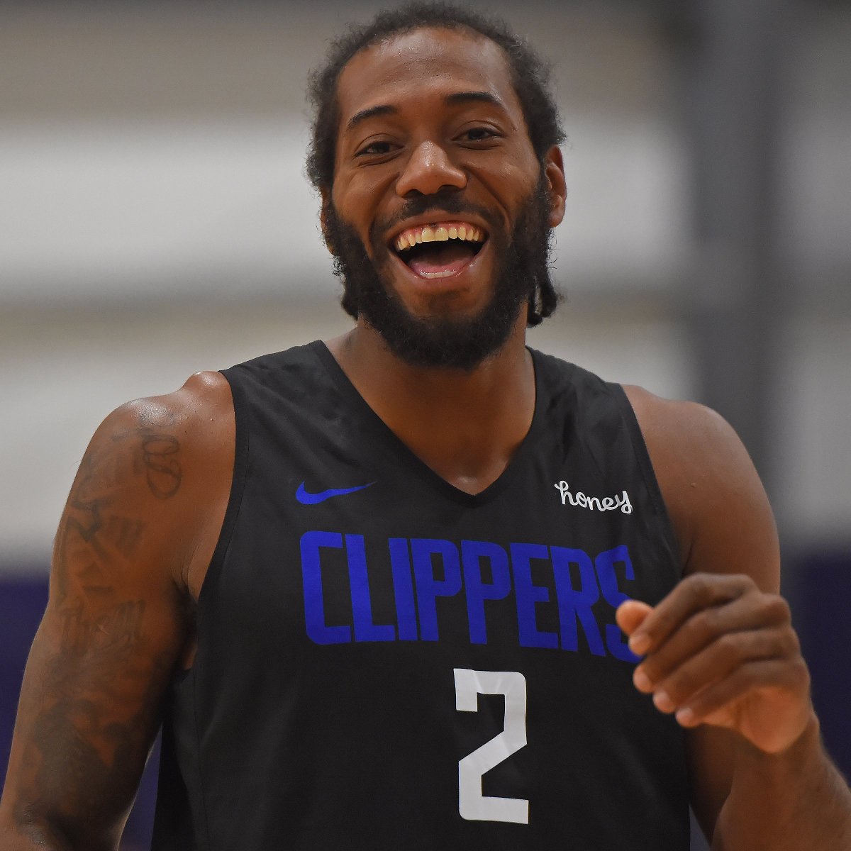 NBA's tweet photo. 😃🖐️

@LAClippers | #WholeNewGame https://t.co/5o3fVfRxFK