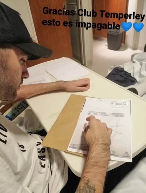 showdetemperley's tweet photo. TODOS CON ENZO ➡️ En las últimas horas, Enzo Baglivo renovó su vínculo con el Club Atlético Temperley. Gran gesto de la dirigencia del Cele con el jugador, que se encuentra en plena recuperación luego del accidente sufrido el 18 de octubre de 2019.

#FuerzaEnzo 💪 https://t.co/PCbKuEdrjR