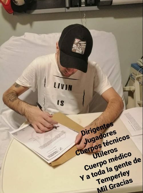 showdetemperley's tweet photo. TODOS CON ENZO ➡️ En las últimas horas, Enzo Baglivo renovó su vínculo con el Club Atlético Temperley. Gran gesto de la dirigencia del Cele con el jugador, que se encuentra en plena recuperación luego del accidente sufrido el 18 de octubre de 2019.

#FuerzaEnzo 💪 https://t.co/PCbKuEdrjR