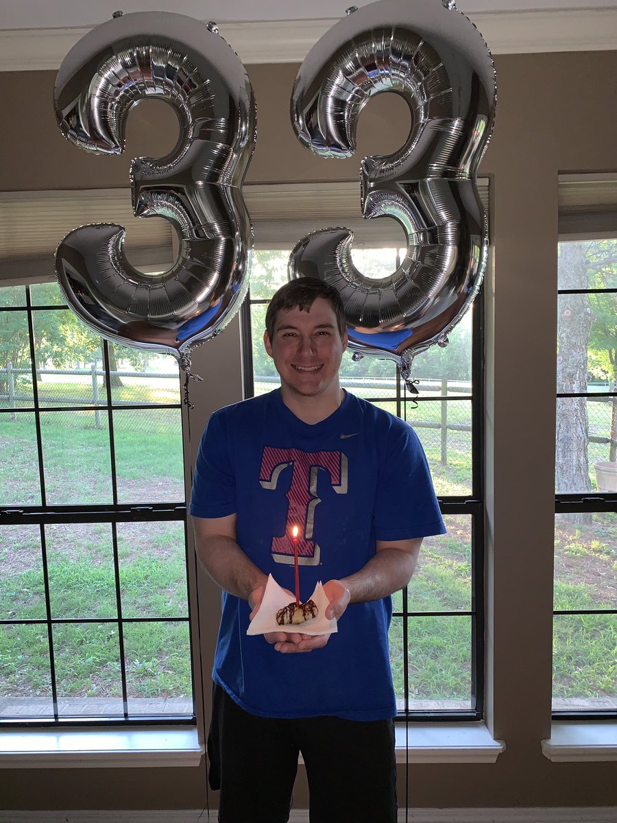 nerdmeta's tweet image. Chocolate croissants today! Cheers to 33 more and then some! 😂💪 🎉 #DEVCommunity