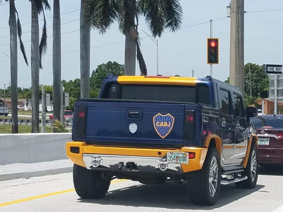 PadreBostero's tweet photo. Miren lo que es esa camioneta bostera que va por las calles de Estados Unidos. https://t.co/W3thV5kRMx