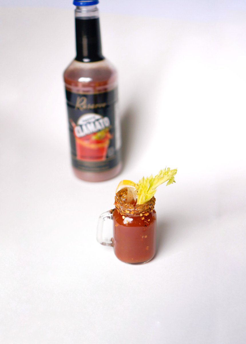 Mott's New Clamato Reserve, mixed with jalapeño purée, to end off this Monday! #MottsClamatoReserve