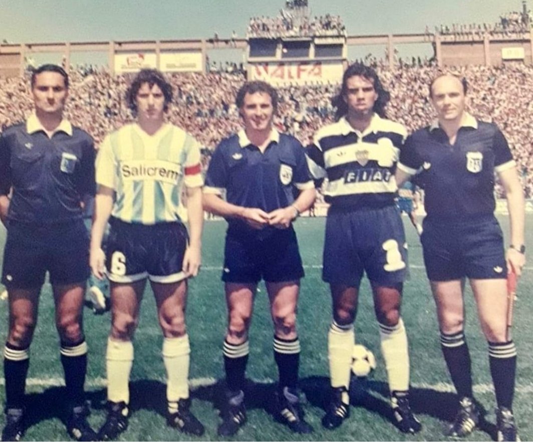 Baru_17's tweet photo. Mita q buena foto @NavarroMontoya ,ese buzo la rompe y siempre con el mitico numero 1!!! https://t.co/HhvlaHWmMS