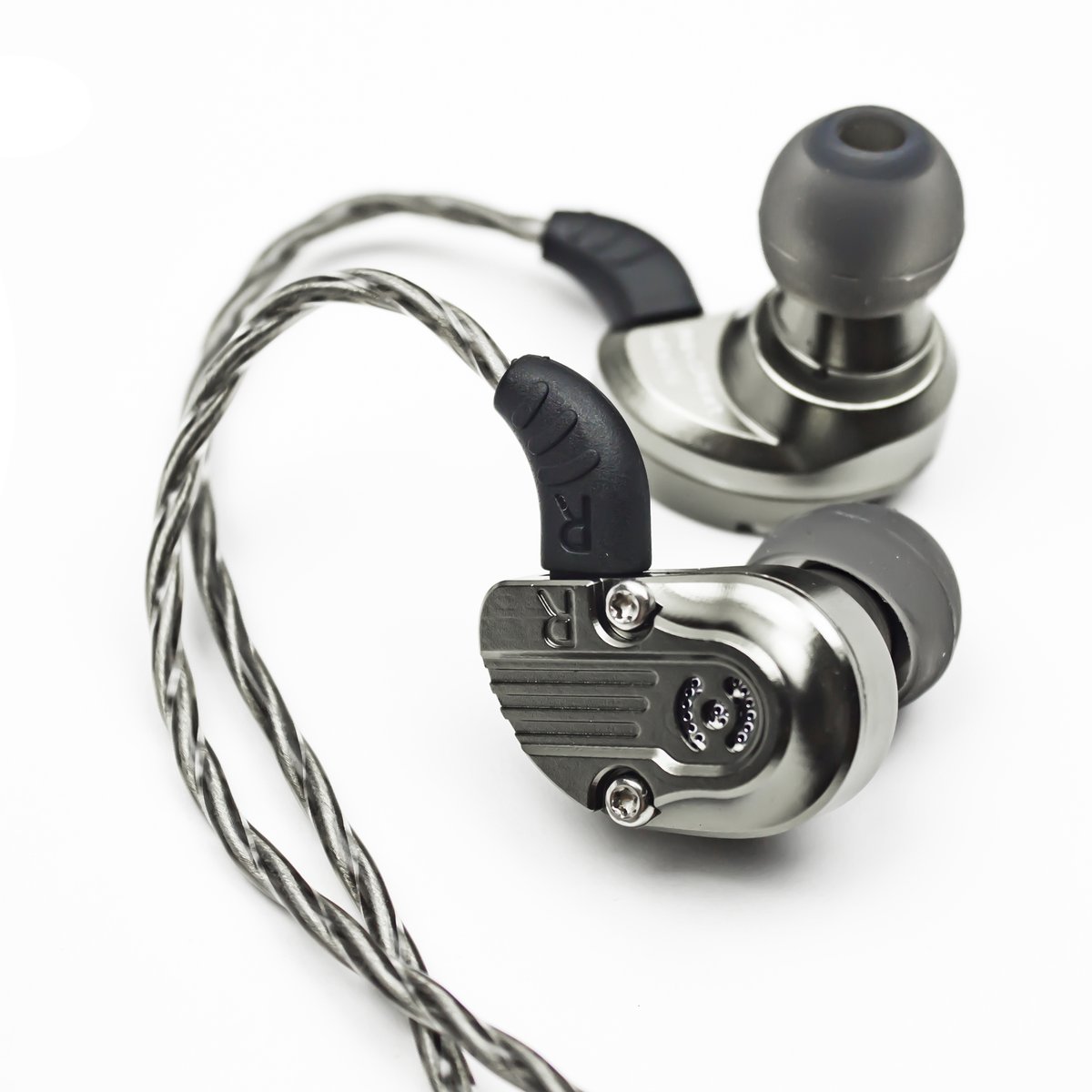 RevoNext's tweet image. Our good quality in ear headphones is of good quality with plain price. #goodqualityinearheadphones #besttripledriverearphones