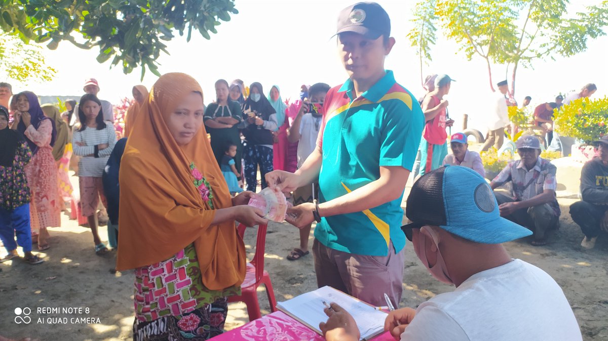 Citizen_Tomini's tweet photo. Penyaluran BLT-DD Th. III di berbagai desa di Kec. Tomini
#tppisulteng #tppiparimout

@tppkemendes @jokowi @halimiskandarnu @imansyukri @wahiddhoel84 @HanafiSulteng @ozan_city @KemenDesa https://t.co/mbnywRIEGs