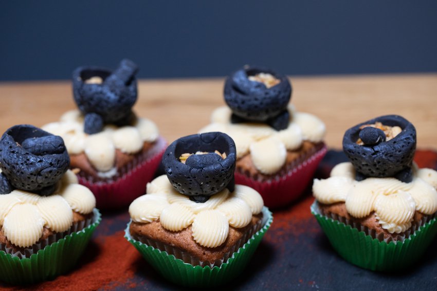 FoodNetwork's tweet photo. Get a closer look at this week's cupcakes! #BigTimeBake https://t.co/ZyJzKOxCwt