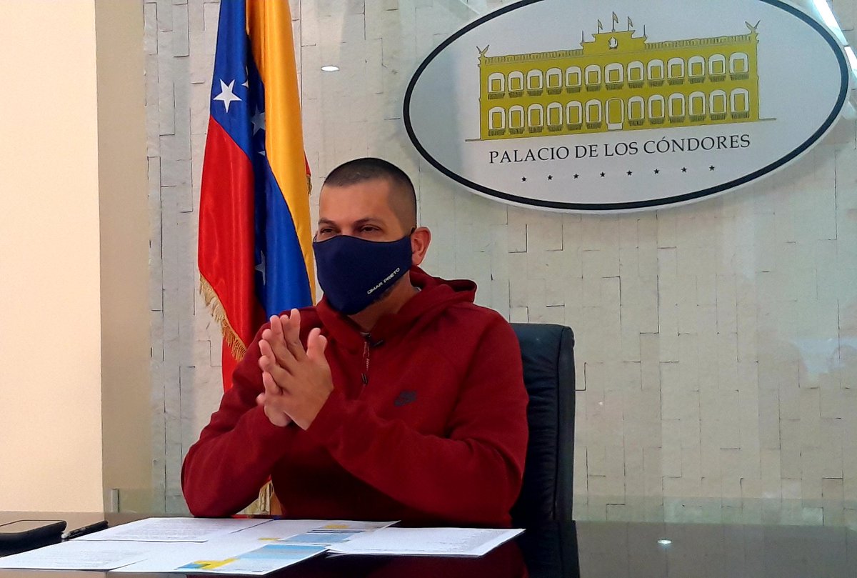 Omar_PrietoPSUV's tweet photo. Zulianas y zulianos, hoy culminé mi quinto dia de tratamiento contra el #COVID19 Gracias a Dios mejorando satisfactoriamente. Agradecido con cada uno de ustedes por tenerme en sus oraciones. Como siempre les digo, nosotros VENCEREMOS!! 
🙏🙏🙏

#TiempoDeElegir https://t.co/zvoQfGHXGk