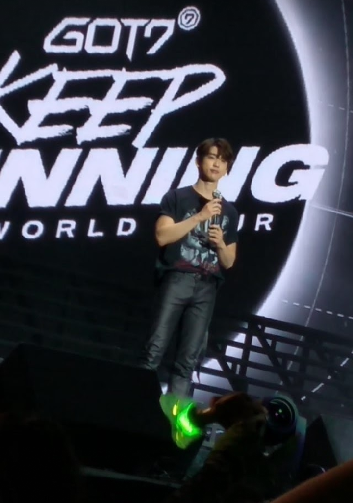 1ofahgase's tweet photo. Escuchar la voz de Jinyoung en vivo y mirarlo es otro nivel... Lo extraño tanto.
#GOT7InMexico
#Jinyoung #GOT7 https://t.co/JmIvI2dlQV