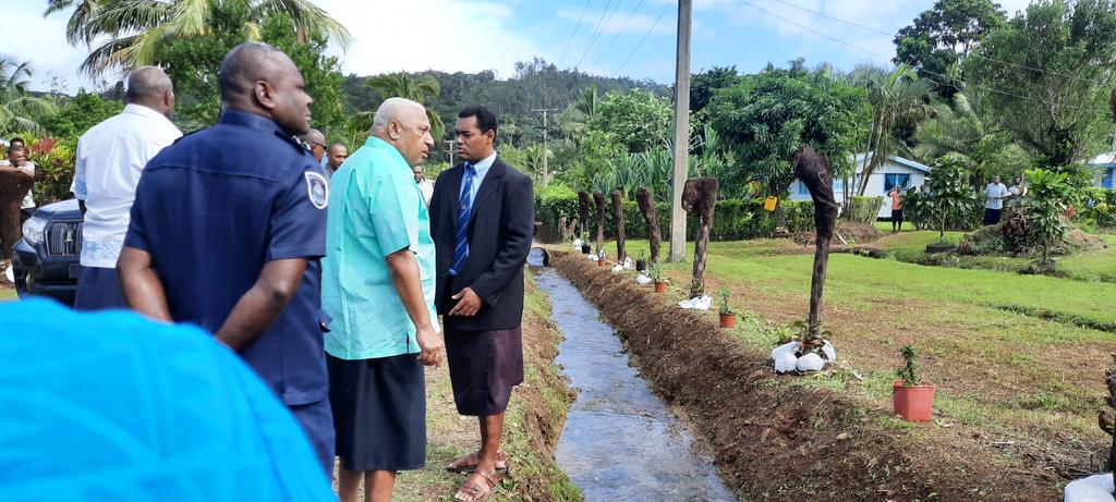 MRMDFiji's tweet photo. This mornig Commissioner #EasternDivision Mr.Vitale Varo welcomed @FijiPM to Ovalau where he will commission development projects & also meet ordinary #Fijians. @MRMDFiji's Minister @ISeruiratu is also accompanying the #HeadOfGovernment.
#TeamRuralFiji 🇫🇯🙌❤ https://t.co/arg0ec99LU
