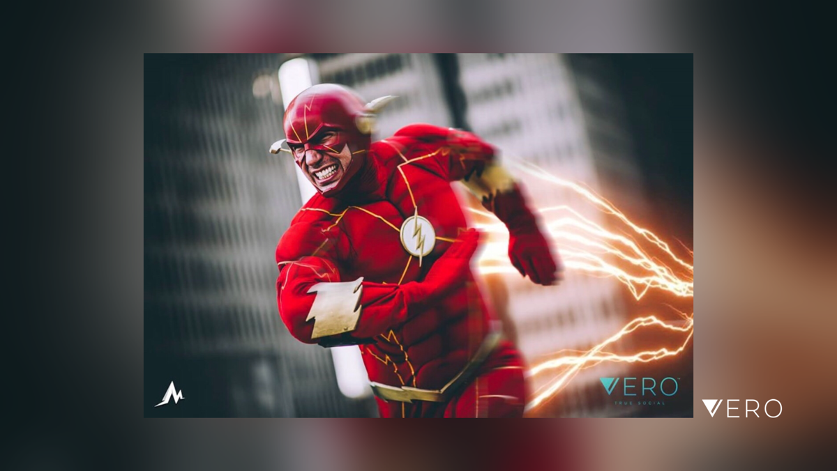 JasonLaboyPhoto's tweet photo. The @theflashinnash breaking the speed force! Captured at #dragoncon2019 lighting edit by @muze__uk #flash #barryallen #flashcosplay #flashcosplayer #speedforce #flashpoint #verotruesocial Sponsored by @vero https://t.co/S9cuOEqVpK https://t.co/3IDSTbt4wj