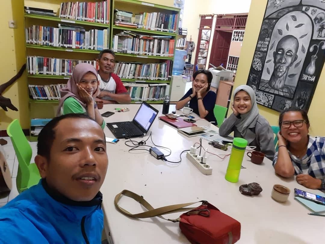 dedek_hendry's tweet photo. Discussing plan to facilitate the Bengkulu Regional Alliance Meeting for Green Action and Gender (BRAGGA) for women groups in Rejang Lebong, Kepahiang, Seluma and Kaur District in mid-August 2020. 
@ntfp_ep @GAGGA_Alliance @both_ends https://t.co/qBR5qSUaV3