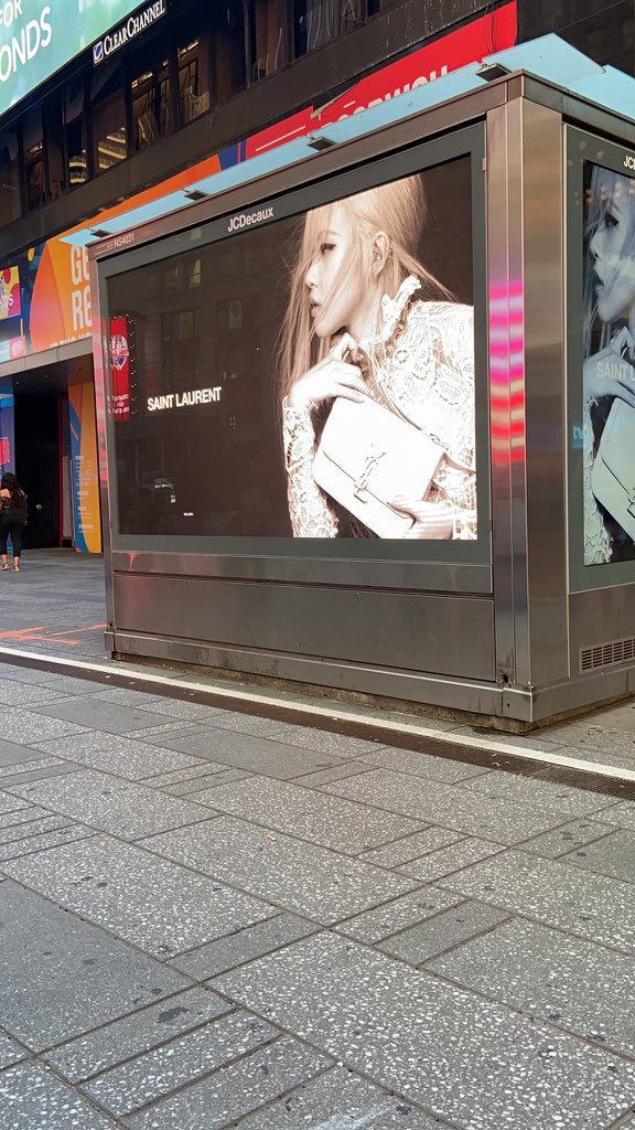 ROSÉ Saint Laurent Campaign Ad seen in Times Square, New York © gowonxyz #ROSÉ #로제 @BLACKPINK @YSL