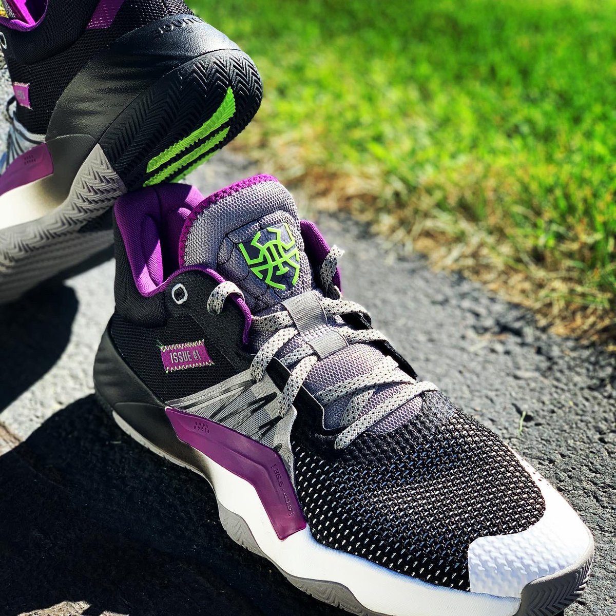 kickersteps's tweet photo. One of my personal favorites of the D.O.N. Issue #1’s!

D.O.N. Issue #1 ‘Joker’

Release Date: 3/14/2020

#sneakers #sneakerhead #donovanmitchell #utahjazz  #determinationovernegativity #adidas #kickersteps https://t.co/9mjFFYbHN2
